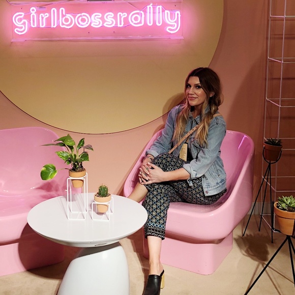 Meet your Posher, Rachel - Picture 3 of 3